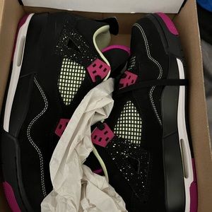 Jordan fuchsia 4s